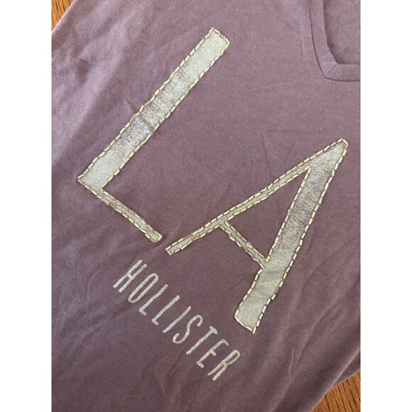 NWT Hollister V Neck Shirt Size M - Picture 2 of 7